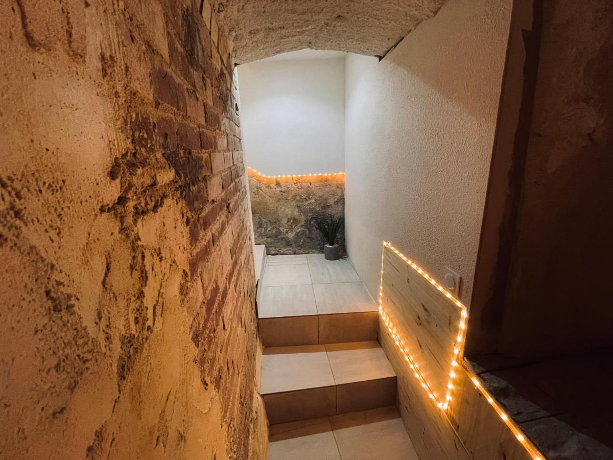 La Cave Aux Lumieres - Proche Centre-Ville - 2 Chambres - Wifi Renaison Екстериор снимка