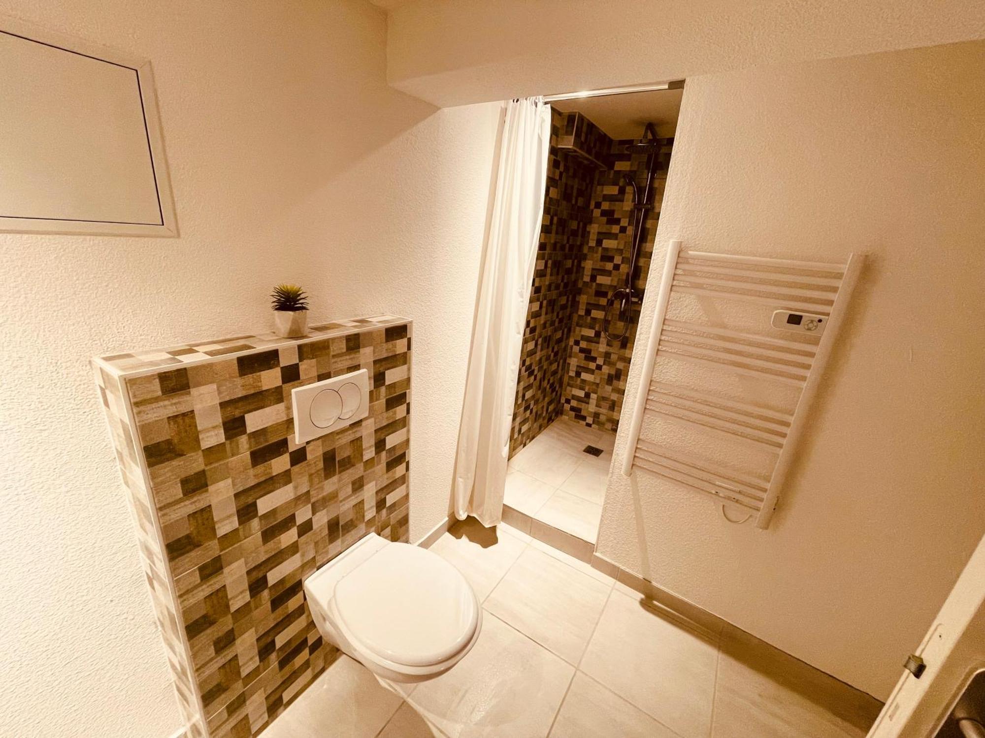 La Cave Aux Lumieres - Proche Centre-Ville - 2 Chambres - Wifi Renaison Екстериор снимка