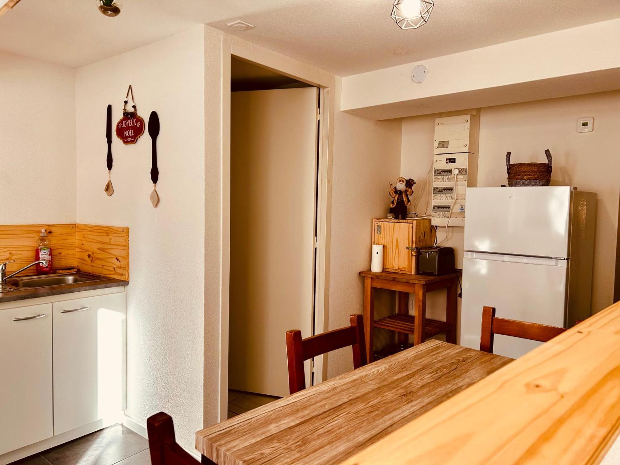La Cave Aux Lumieres - Proche Centre-Ville - 2 Chambres - Wifi Renaison Екстериор снимка